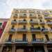Il locale si trova al piano strada di un massiccio edificio giallo di sei piani che si allunga per oltre 60 metri. Si tratta di palazzo De Filpo, realizzato nel 1935 dallingegnere Gino Consigli